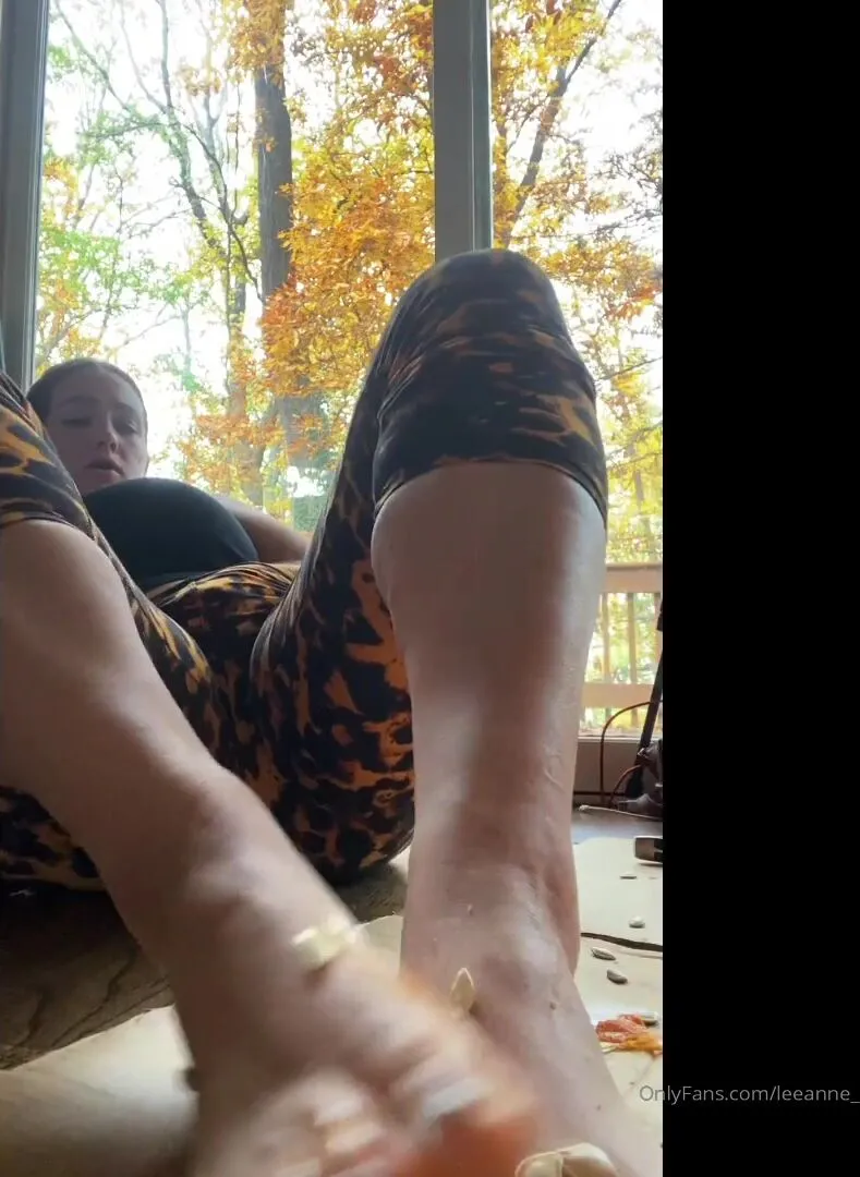 Leeanne Feet Pumpkin & Rubbing One Out xxx onlyfans porn videos