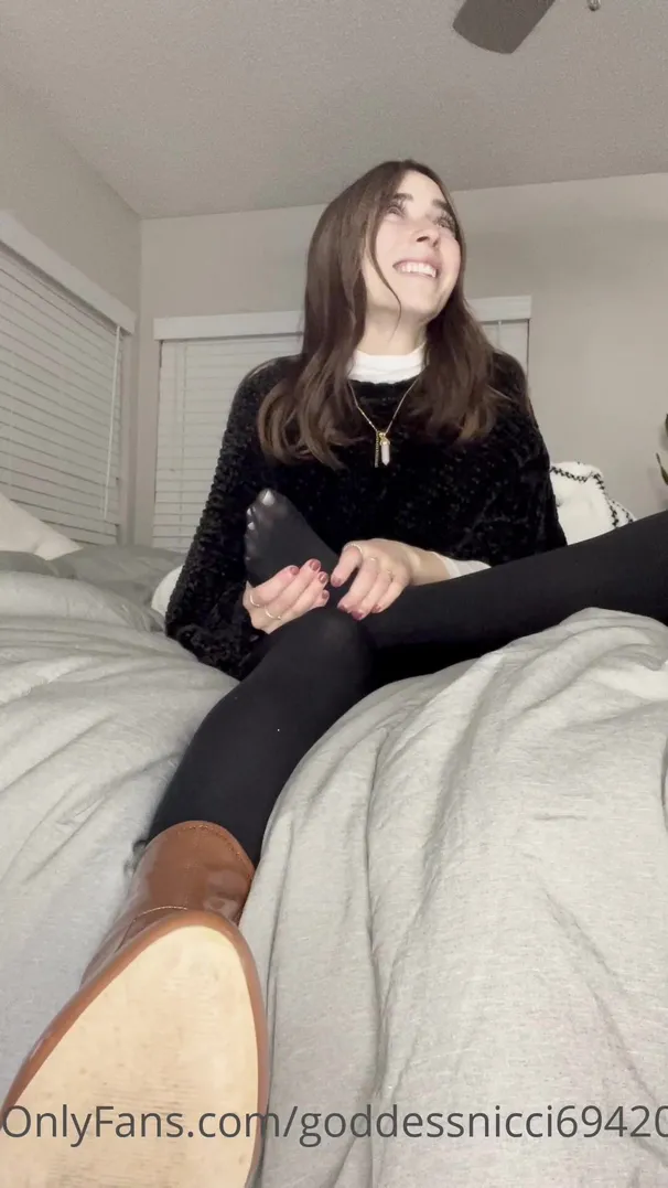 Goddessnicci69420 nylon feet joi