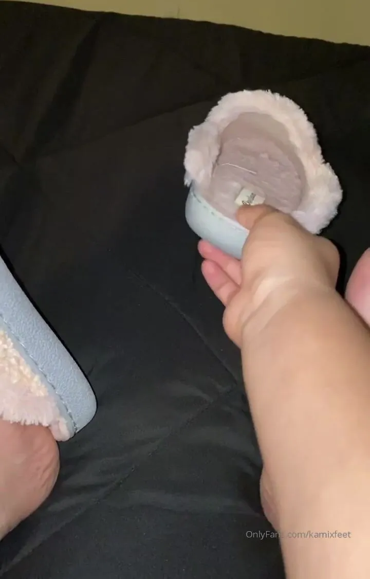 Kamixfeet A Little Slipper Play w/ These Purple Toes Tomorrow I Will Have A New Color xxx onlyfans porn videos