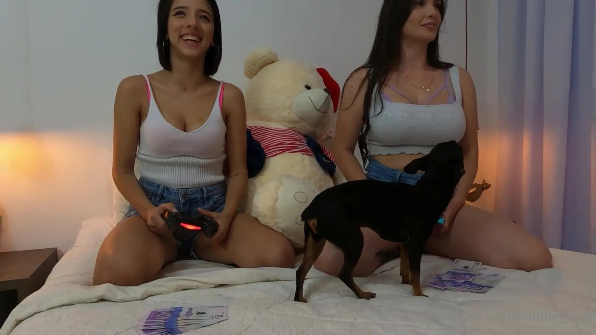 Kourtney Love Estaba Jugando Con Mi Prima Y Nos Pusimos Mojadas La Apuesta Termina Con Un Buen Squirt I xxx onlyfans porn videos