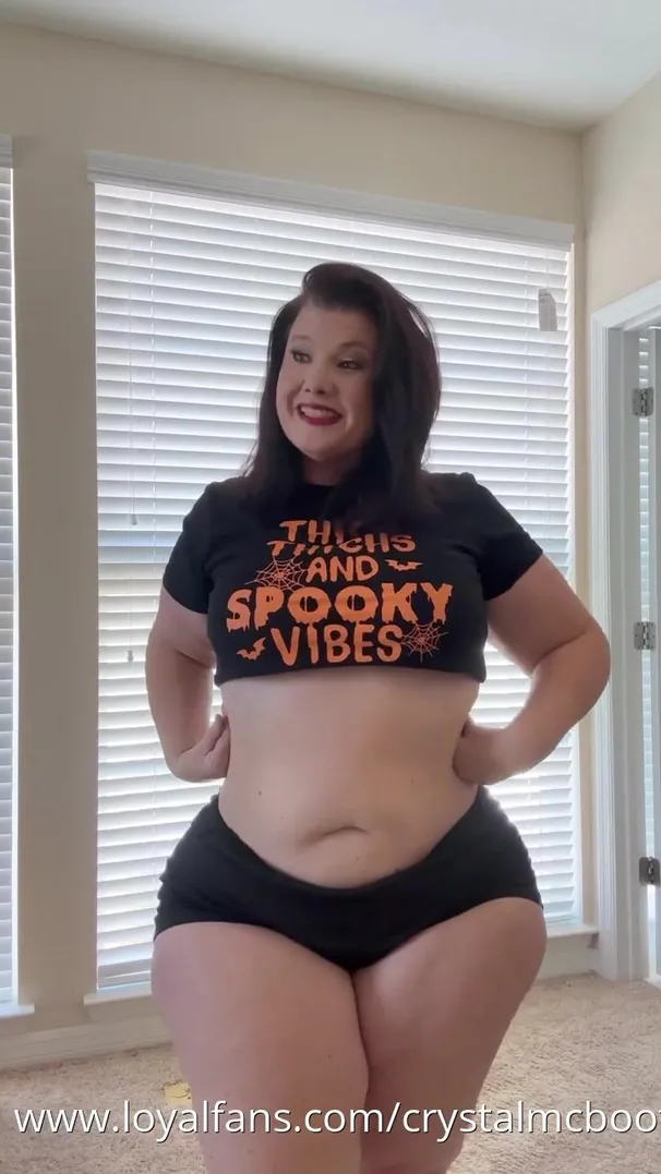 Pawg shows off her new pair of tits and oils up her ass to shake