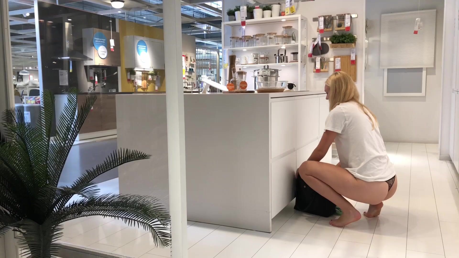 Iviroses in Furniture store doing anal.