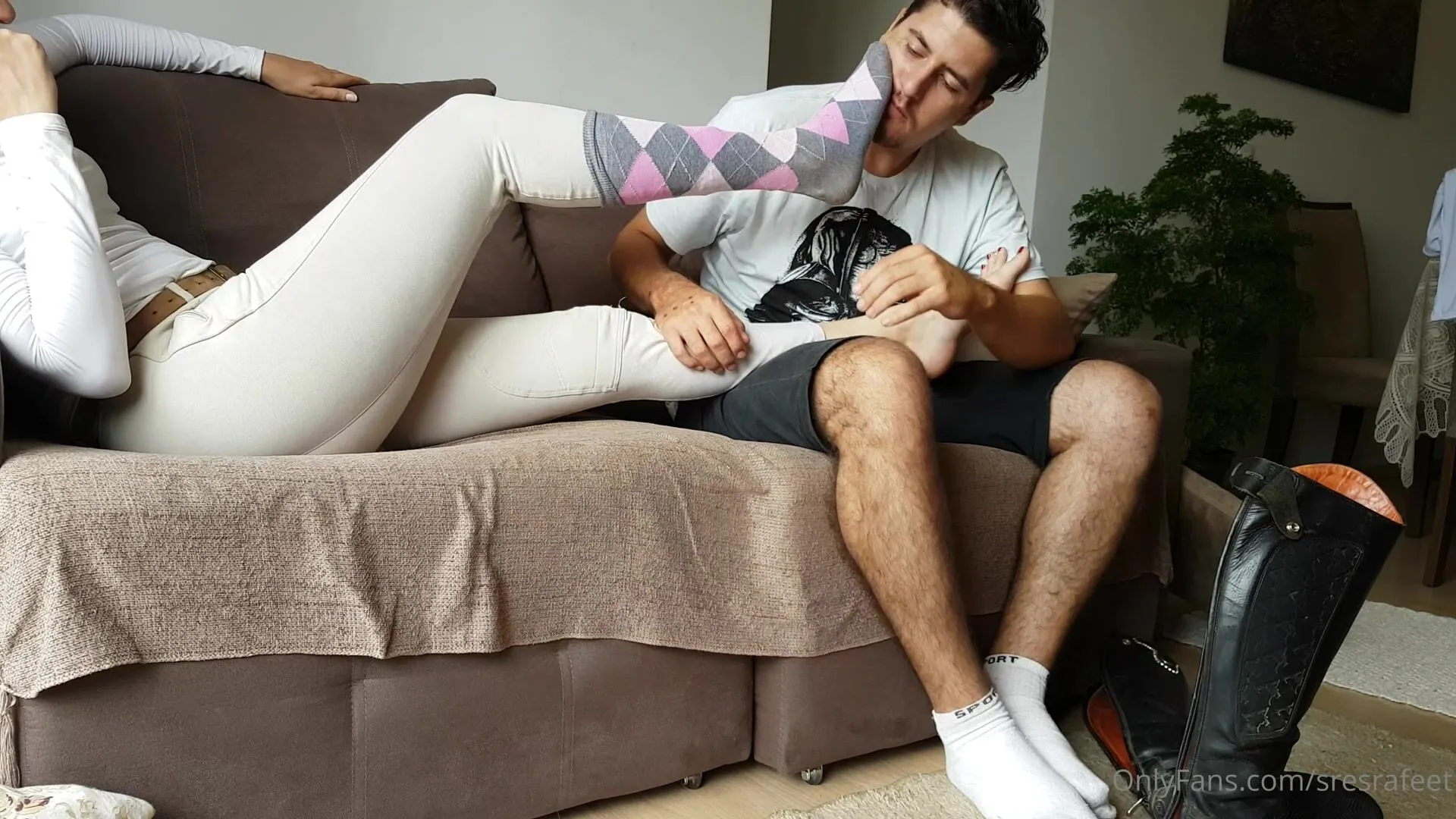 sresrafeet old video at the beginning of our relationship discovering foot fetishism w/ my boyfri xxx onlyfans porn videos