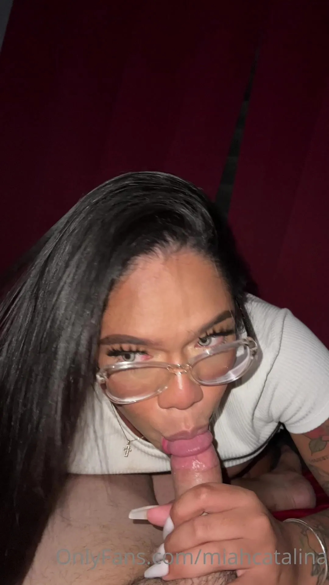 miahcatalina Fui a la casa de mi vecino y no me resistí chupárselo todo quieres que te lo haga a xxx onlyfans porn videos