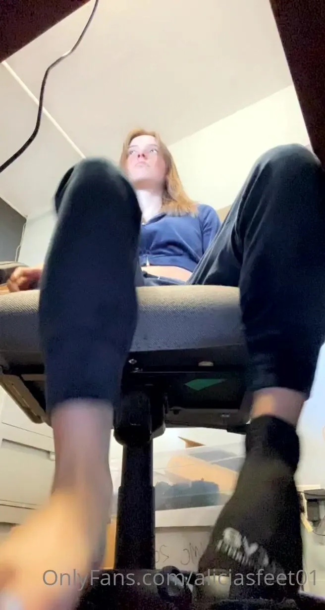 goddessalicia01 Teasing you from under my desk at work & my soles are extra red xxx onlyfans porn videos