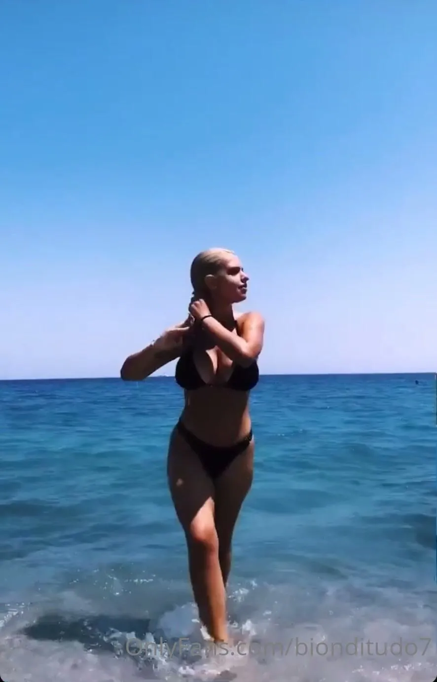 bionditudo7 Nel frattempo che preparo i nuovi contenuti, posto un ricordo estivo xxx onlyfans porn videos