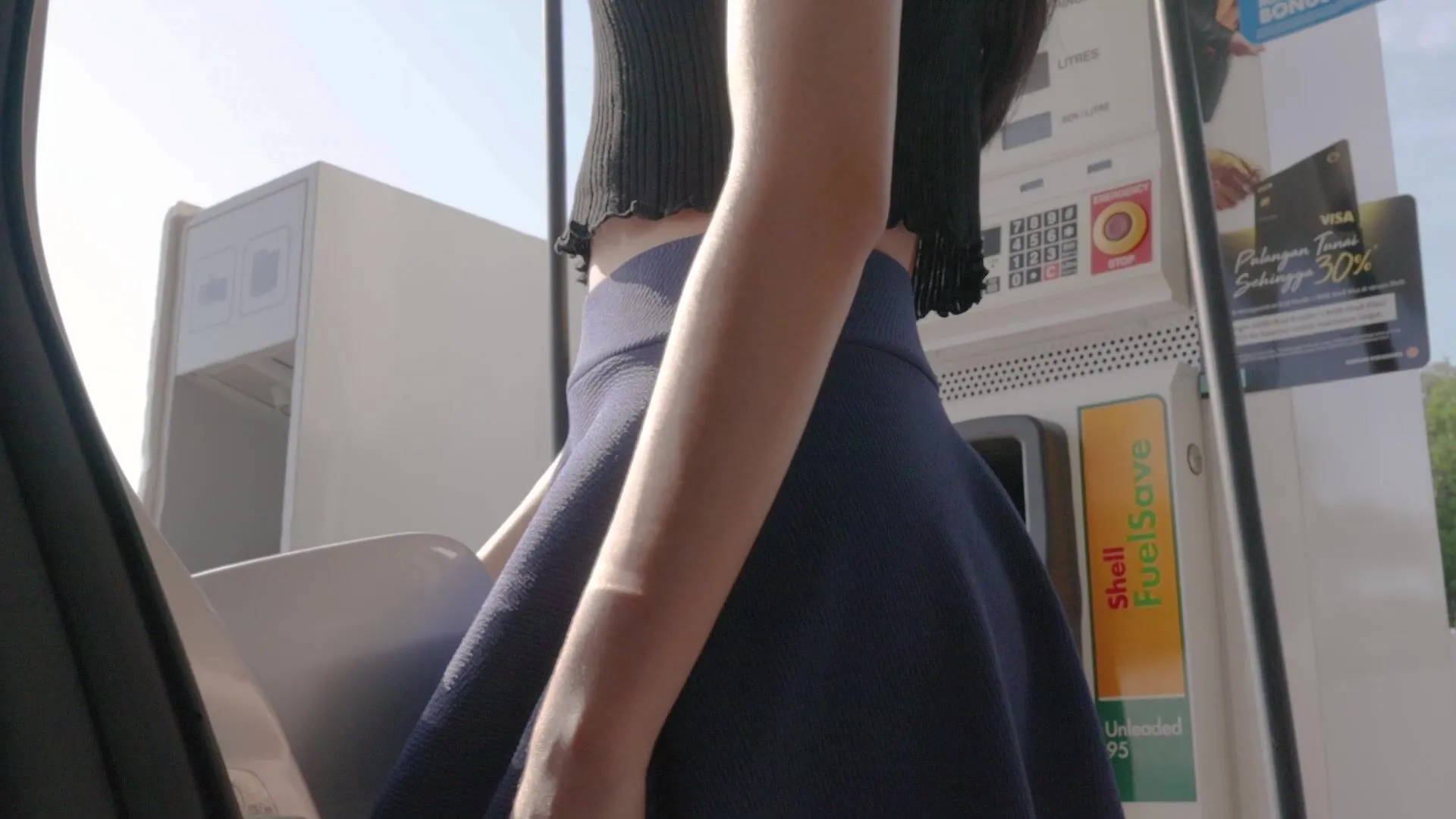 Moriya - A quick Flashing at the Petrol Station