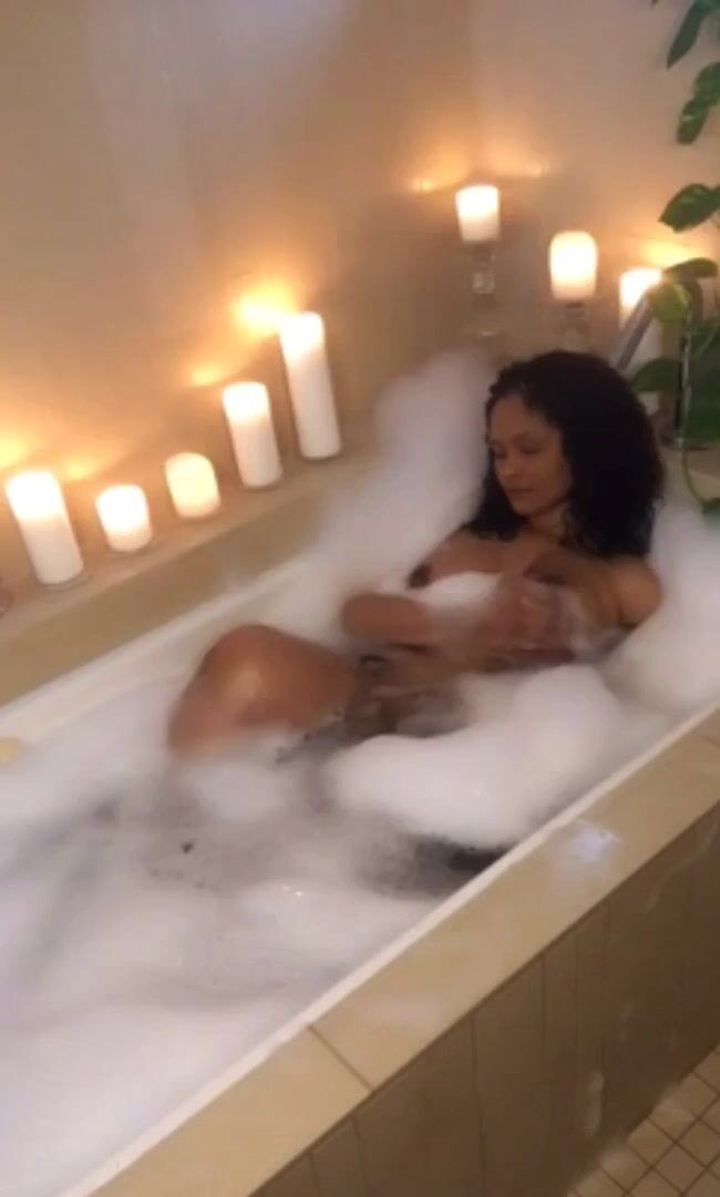 maliah michel tub