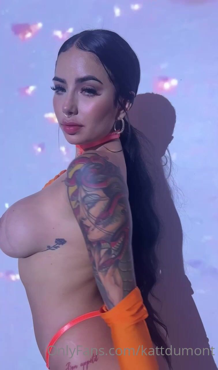 kattmodel sensual oiling big tits