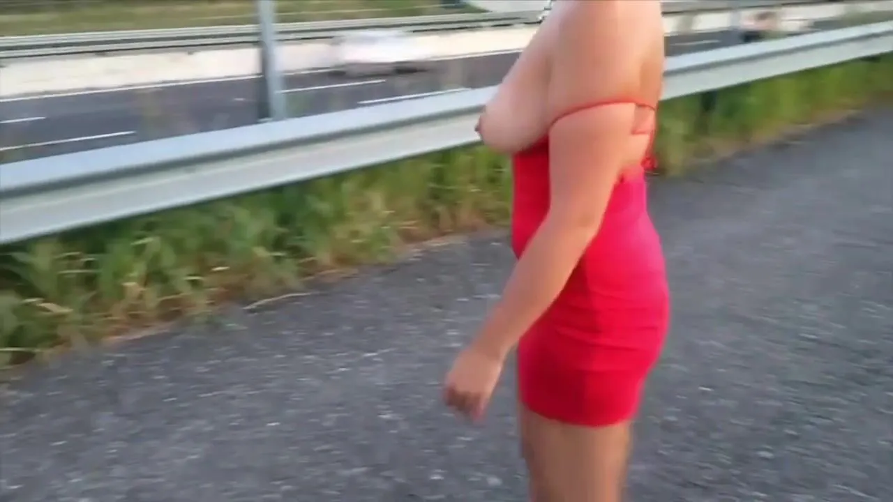 Werka Diablica - red dress flashing