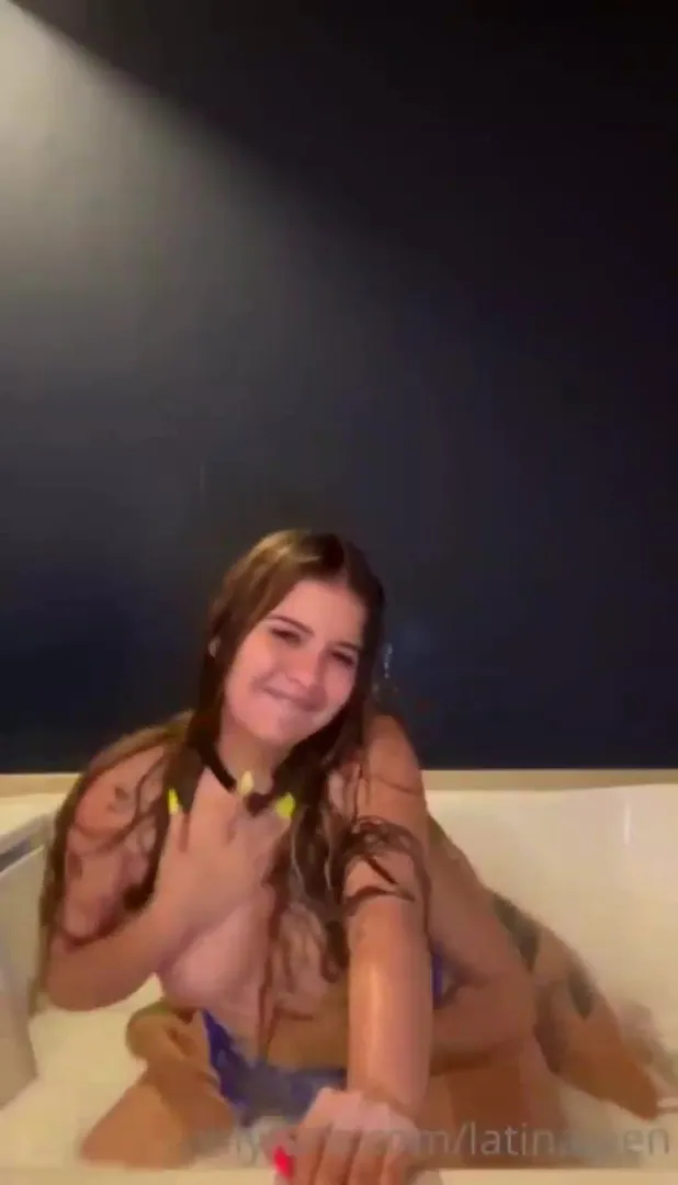 Isabela ramirez bath