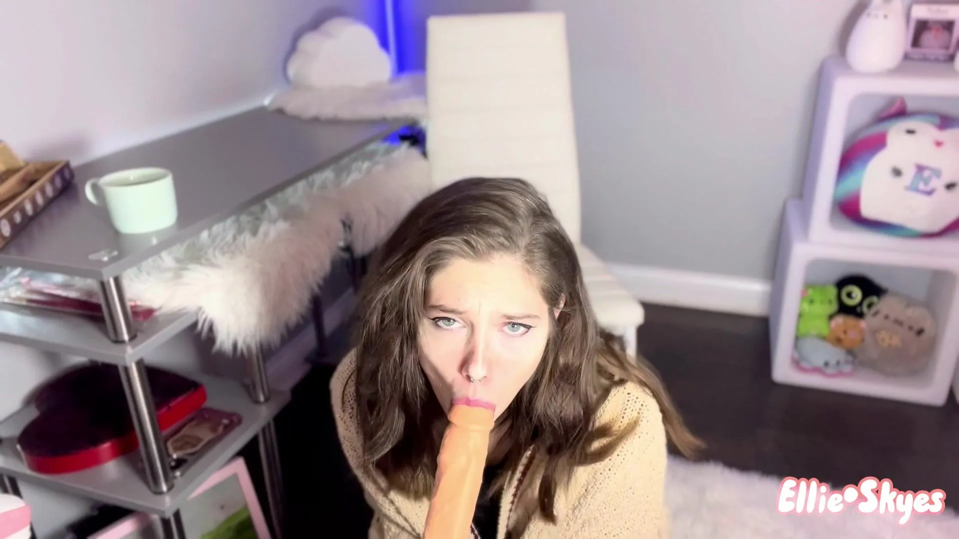 Ellie Skyes - Free Use Mommy