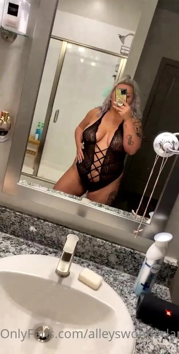 alleyswonderland tip me if you would you fuck me in this lingerie dm me for the hot squirt show i film xxx onlyfans porn videos
