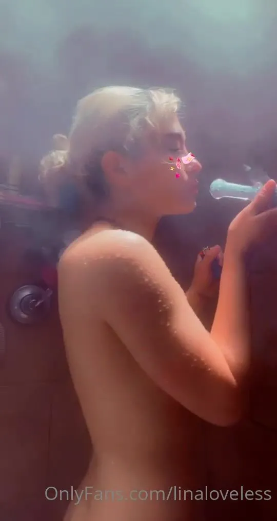 ravenrockette when i’m having bad day smoke bowl the shower and makes feel 3xs better xxx onlyfans porn videos