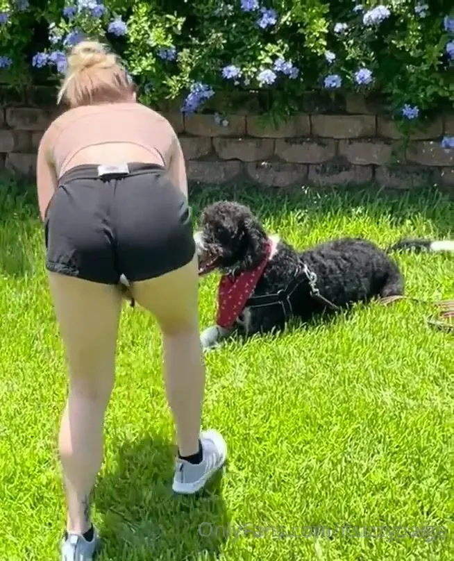 itsizzypaige don’t mind me just stopping for a quick pup photo shoot xxx onlyfans porn videos