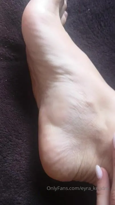 eyra_kendra i know some of you like to fantasize with feet so this is for you i can send more by dire xxx onlyfans porn videos