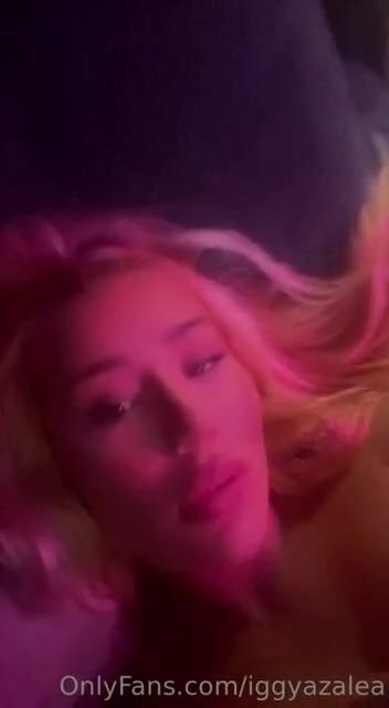 IggyAzalea - Boobs Tease HOT