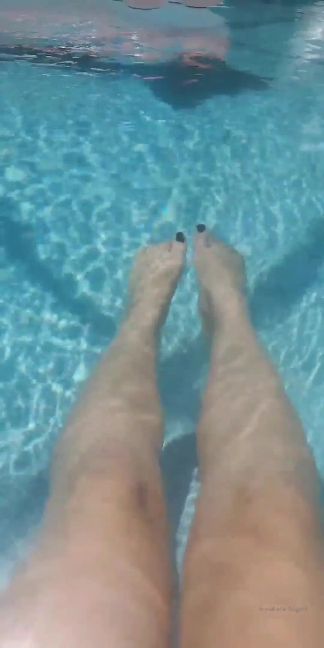 annabellerogers i ve been doing lots of social distancing by the pool lately xxx onlyfans porn videos