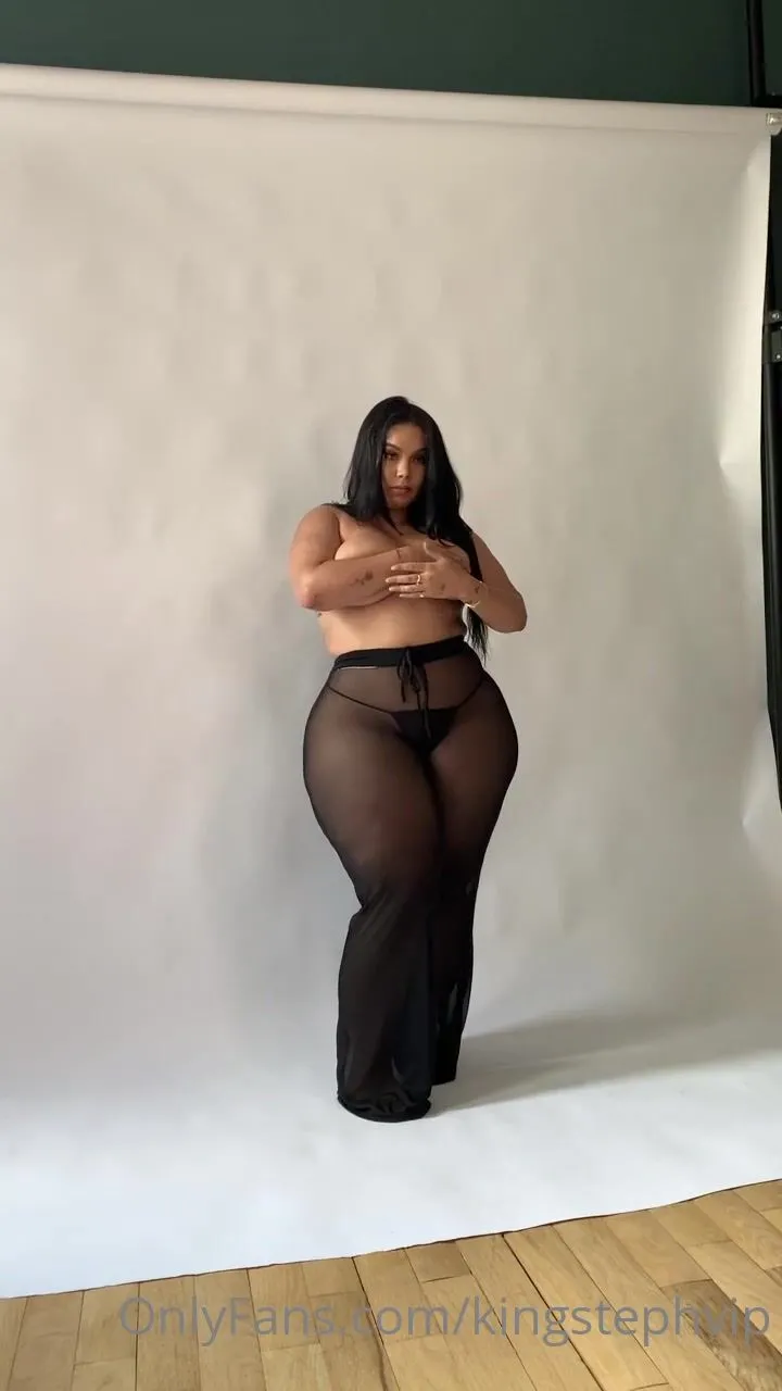 kingstephvip watch me let these boobs hang in this free the nip video in your inboxes xxx onlyfans porn videos