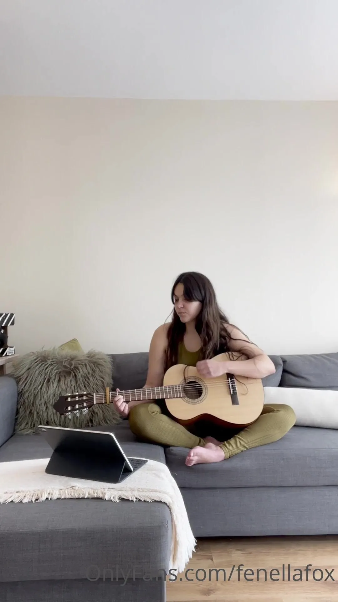 fenellafox no nudity guitar playing i had feedback these videos were calming so i haven t c xxx onlyfans porn videos