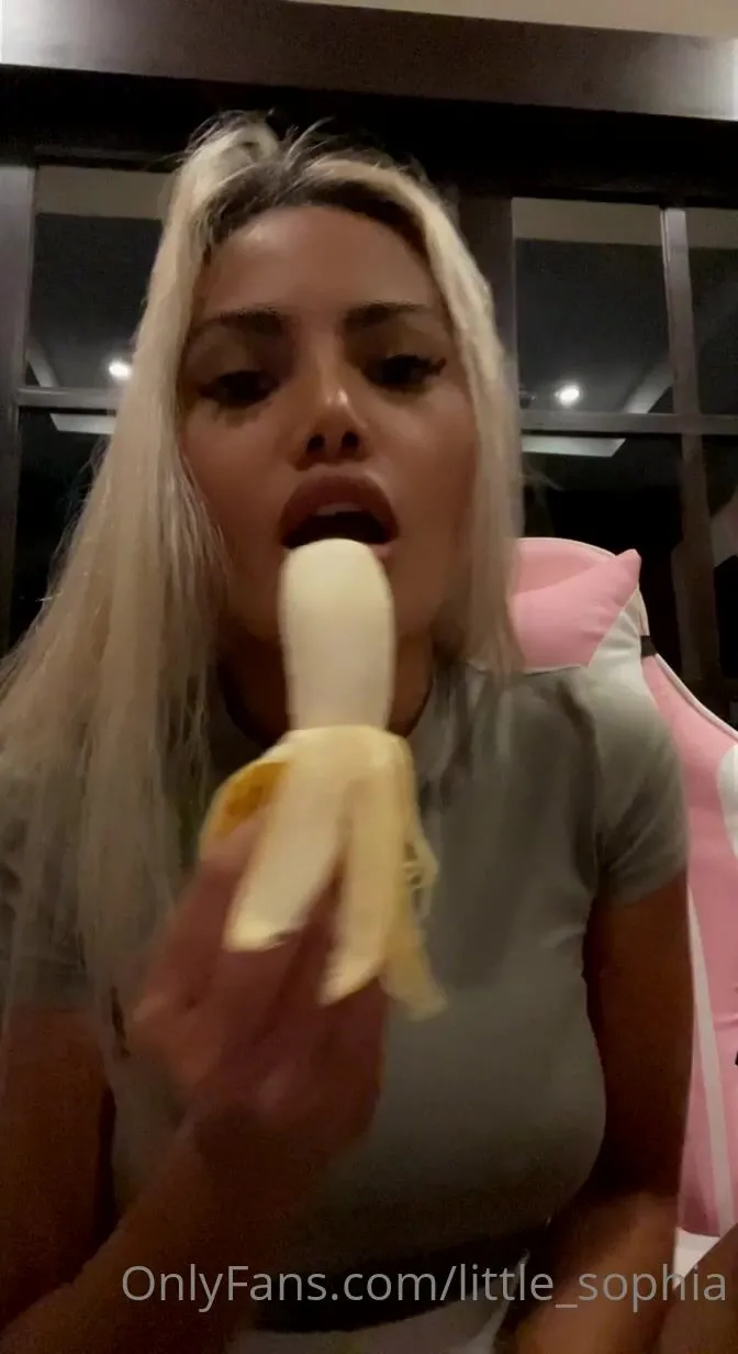 little sophia how eat tiny banana _ xxx onlyfans porn videos