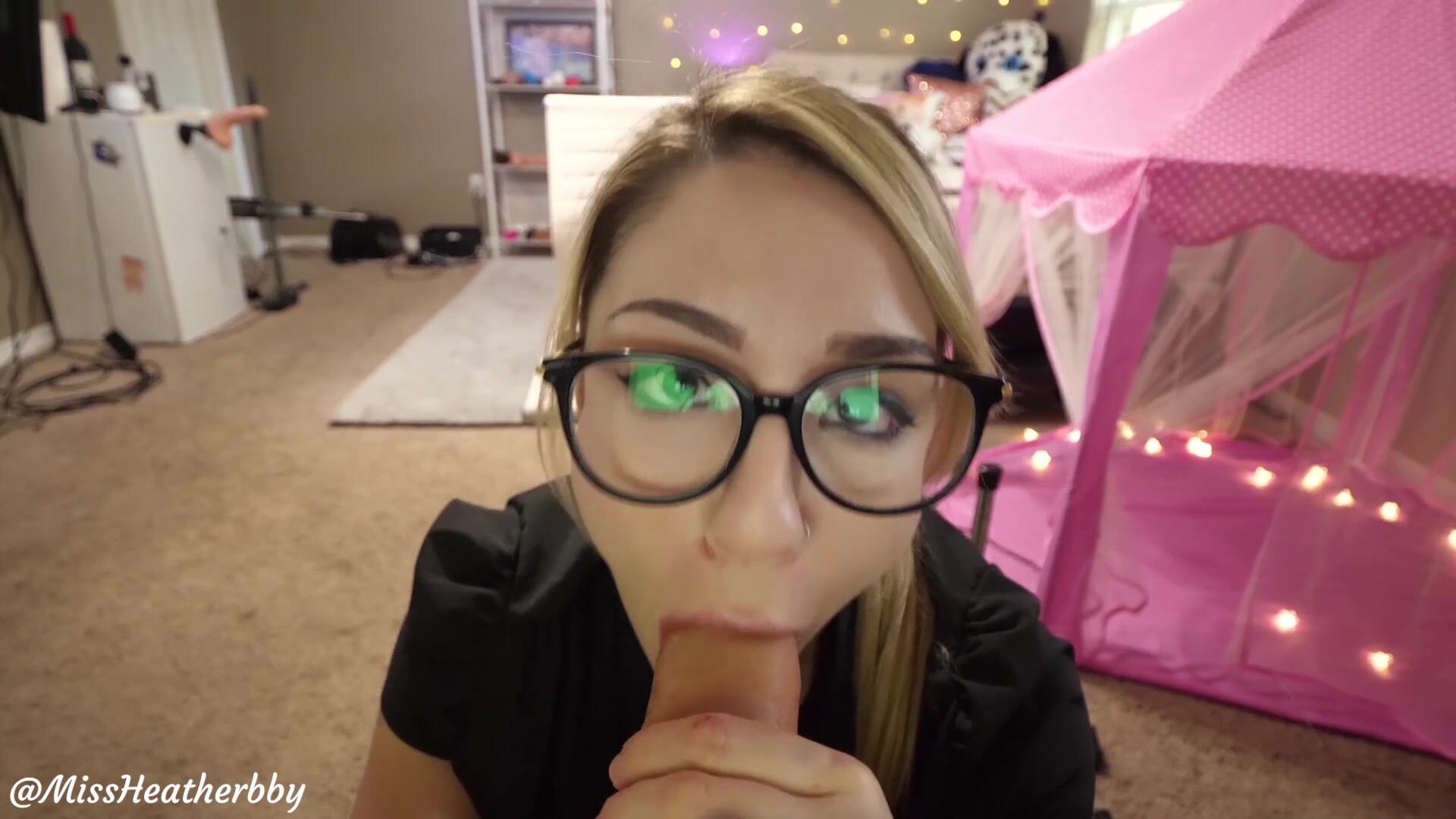 heatherbby secretary blowjob