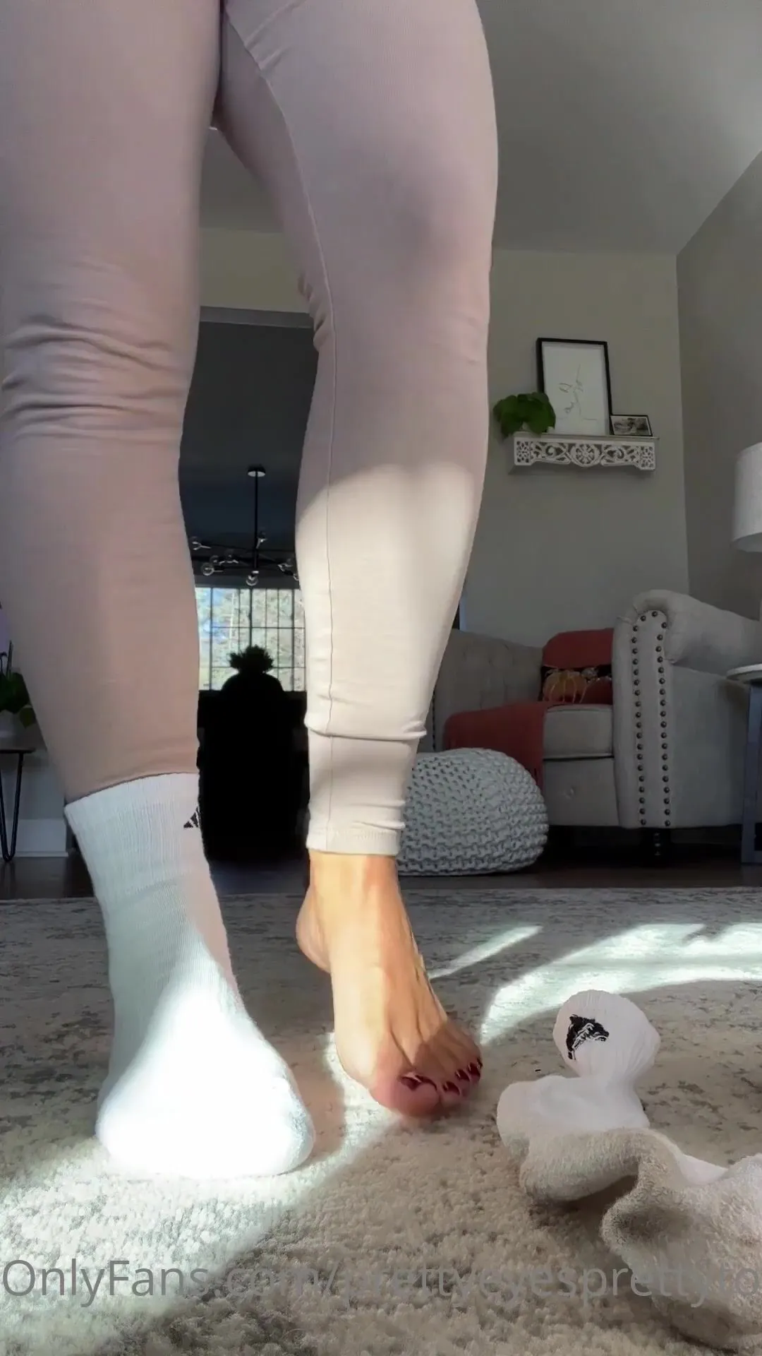 prettyeyesprettytoes would you take shoes socks off for after long day who kidding know onlyfans porn video xxx