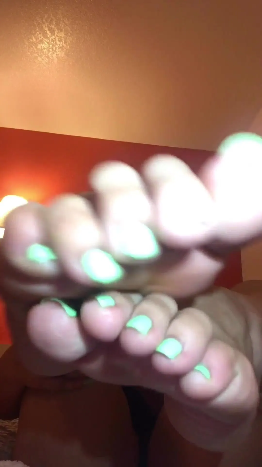 reynalorenaaa teasing you easy listen seductive voice & watch the way move feet onlyfans porn video xxx