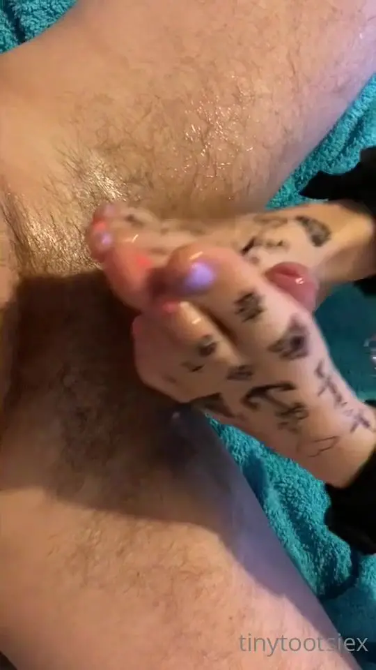 tinytootsiex this one favorite watch candy toes wrap around this cock & make him onlyfans porn video xxx