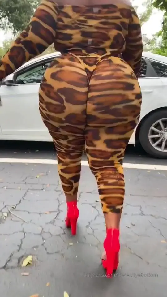therealfyebottom SEXY ASS WALK AWAY Should this naked _ onlyfans porn video xxx