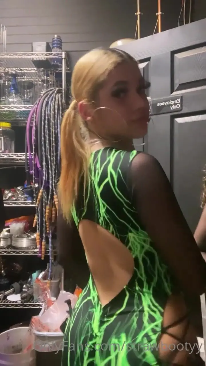 strawbootyy Swipe see having fun work… back for good stay tuned see next wee onlyfans porn video xxx