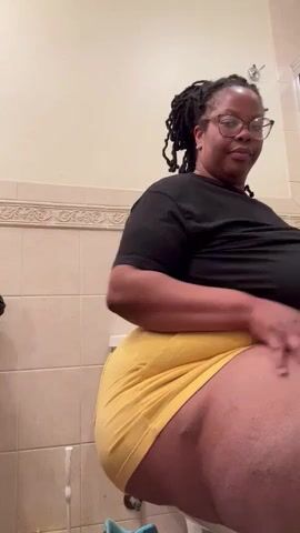 Sexy BBW talks about wanting to crush you with cum countdown
