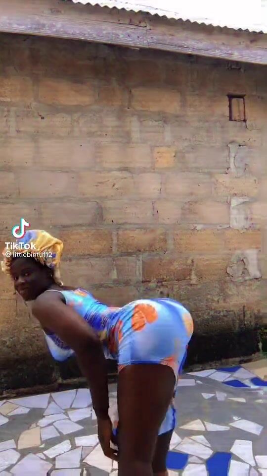 Big ass ghana girl twerk