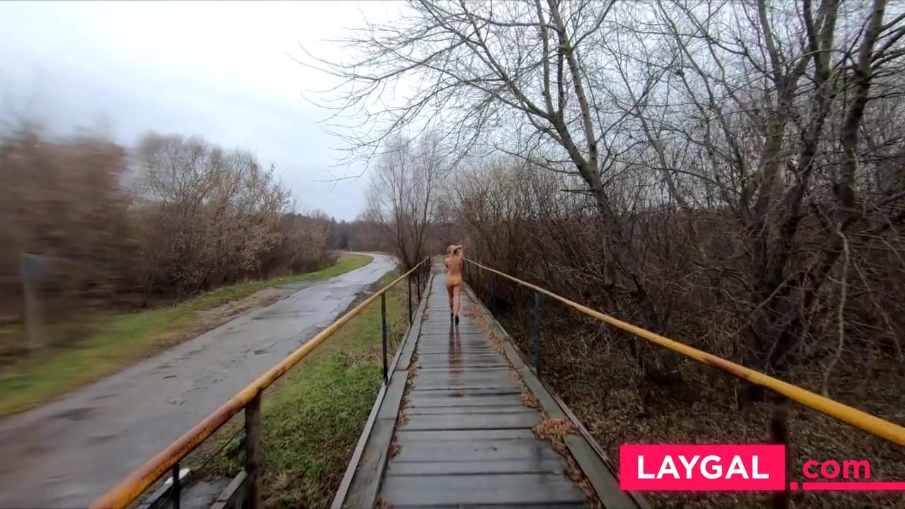 Miss4motivated - Nake autumn walk in the rain