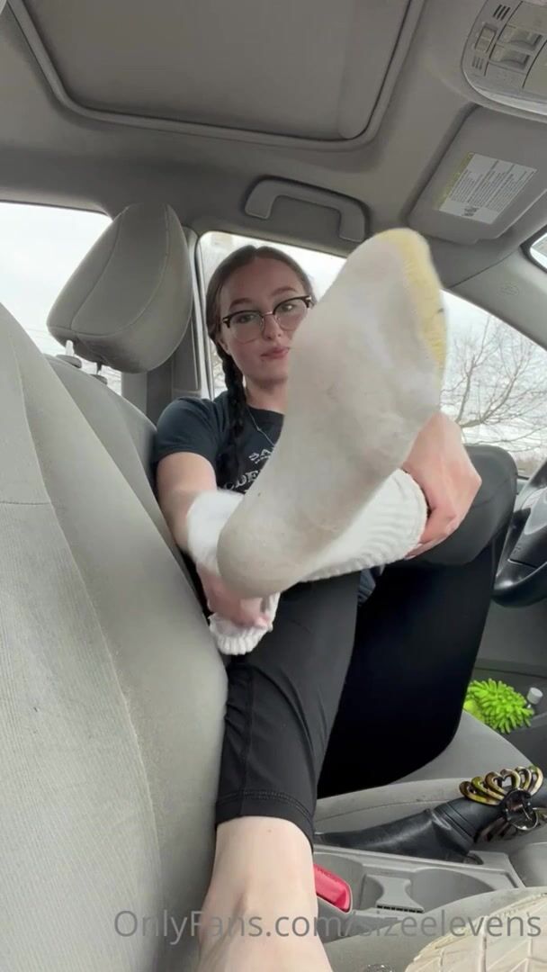 Becca Foxx - Sizeelevens Stinky Sweaty FEET JOI