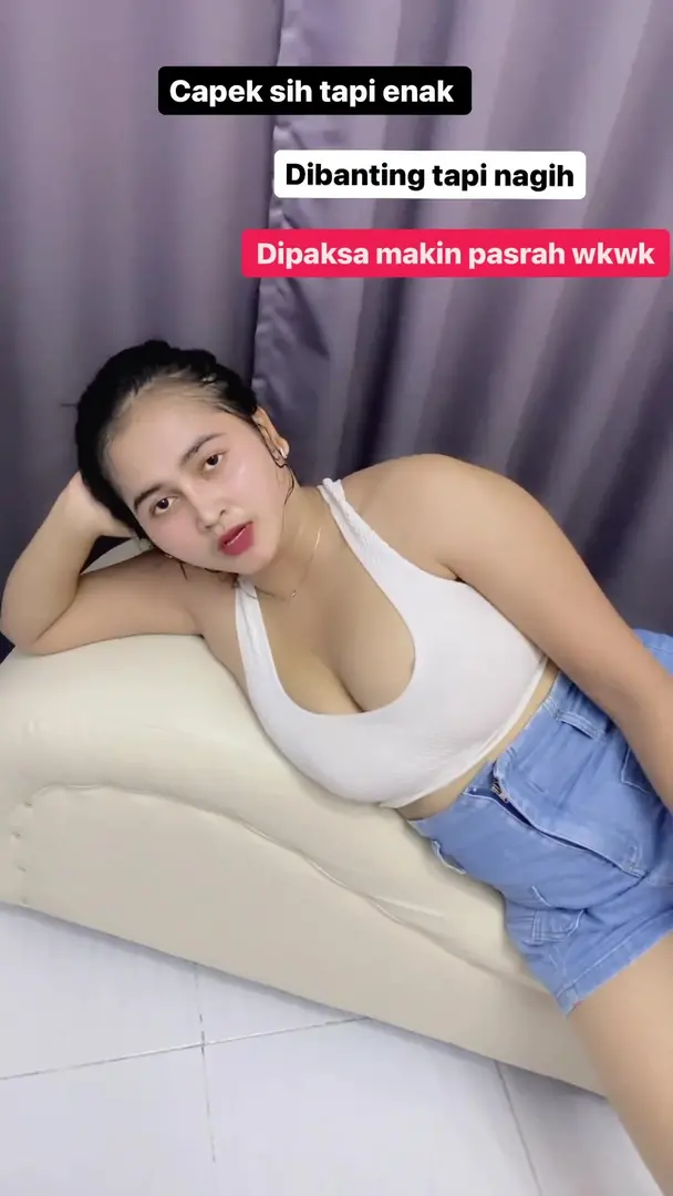 Indonesian Milf Prastuti Show her armpit