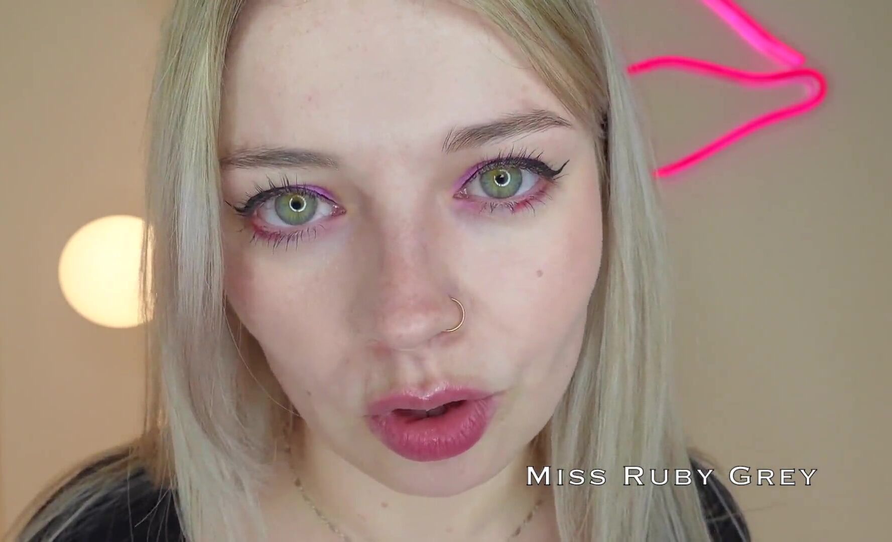 Miss Ruby Grey - Empty Head Full Hole