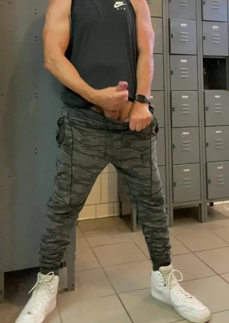 JockDad87 shoots his load in the Locker Room