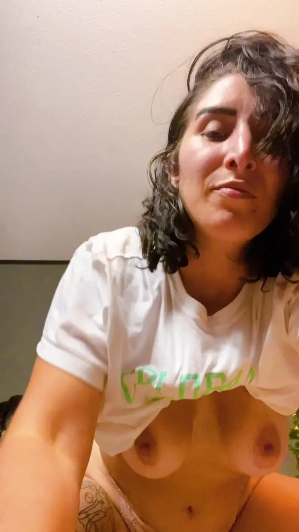 charli_cakes - Thick milf rides you POV