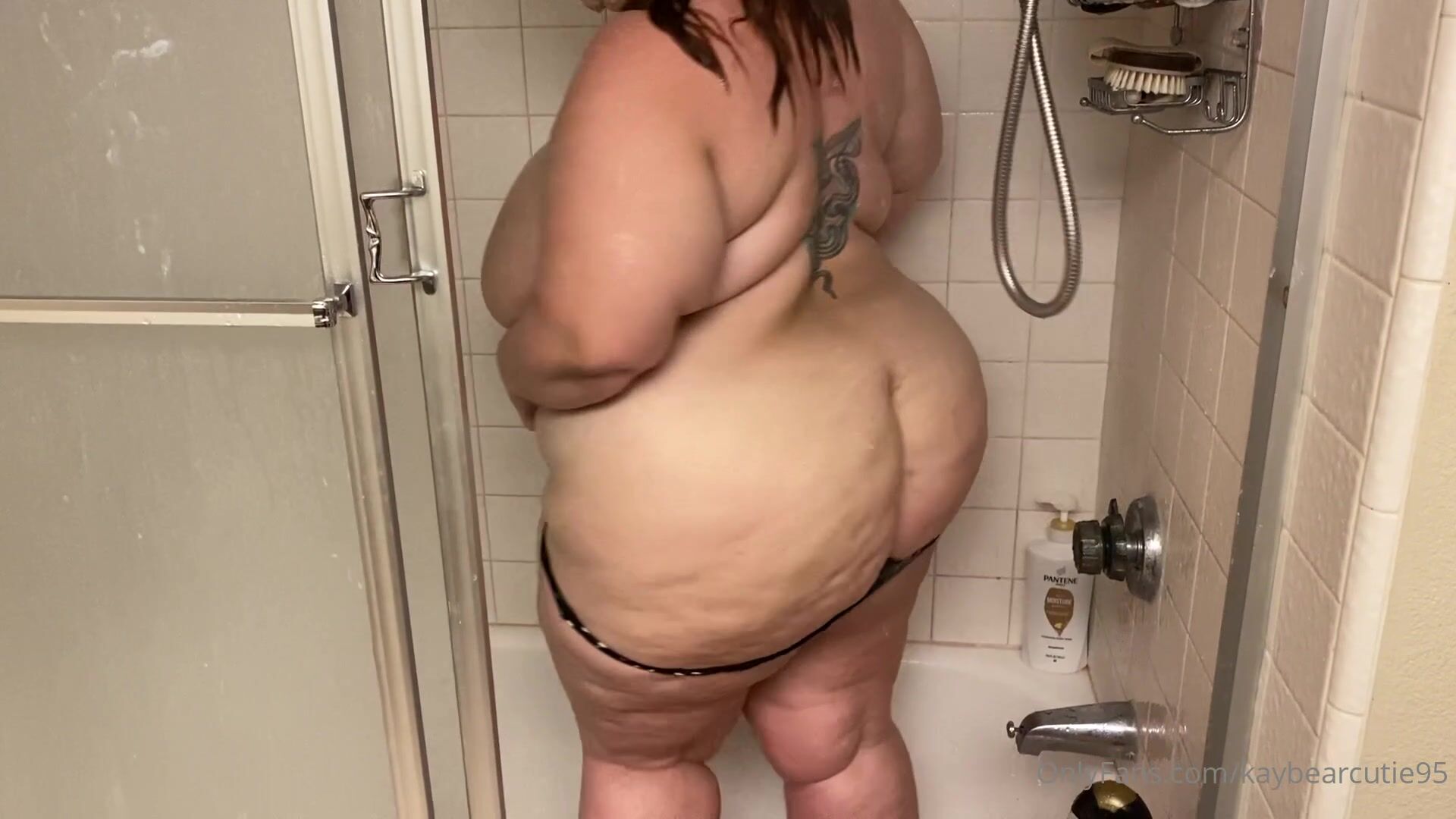 Kayla Paolini shower