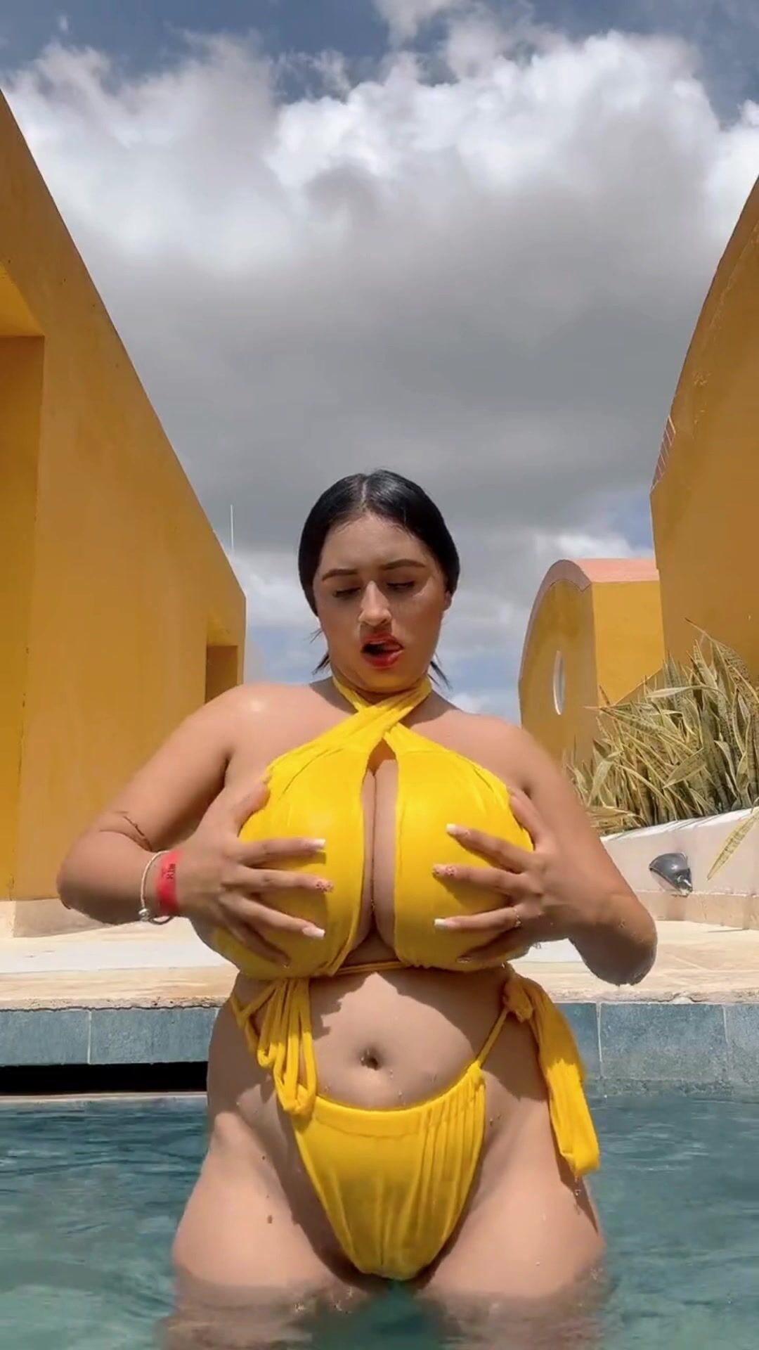 Roberta Lipa - Yellow Bikini Like A Big TONKA Toy - Good Filter enhance boobs Stay Tune for more!!!!