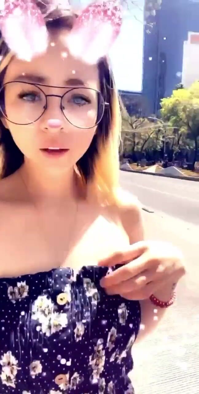 she takes out her tits in public