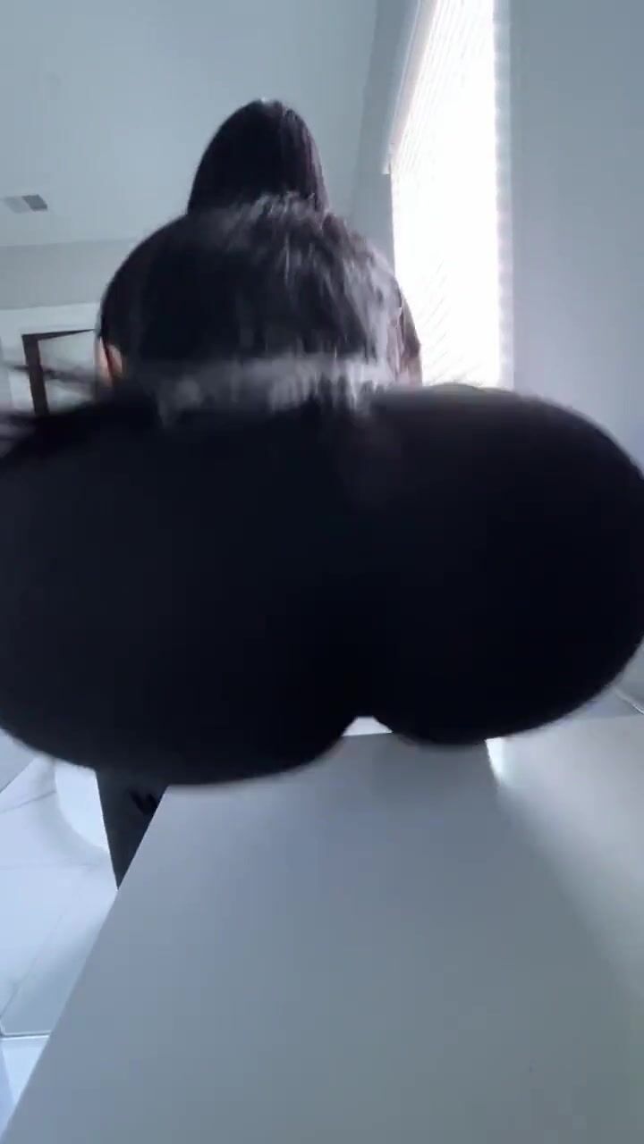 ITS NICKIIBABY PERFECT ASS