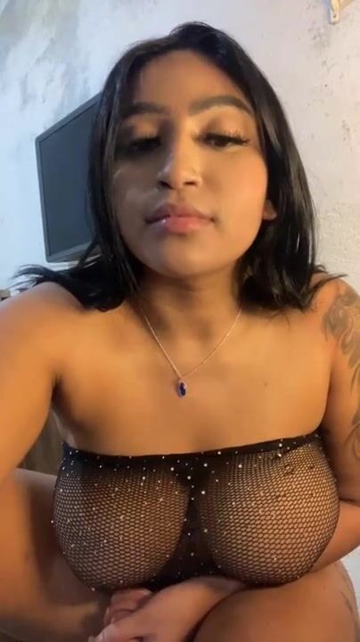 Yara - Huge tits Latina