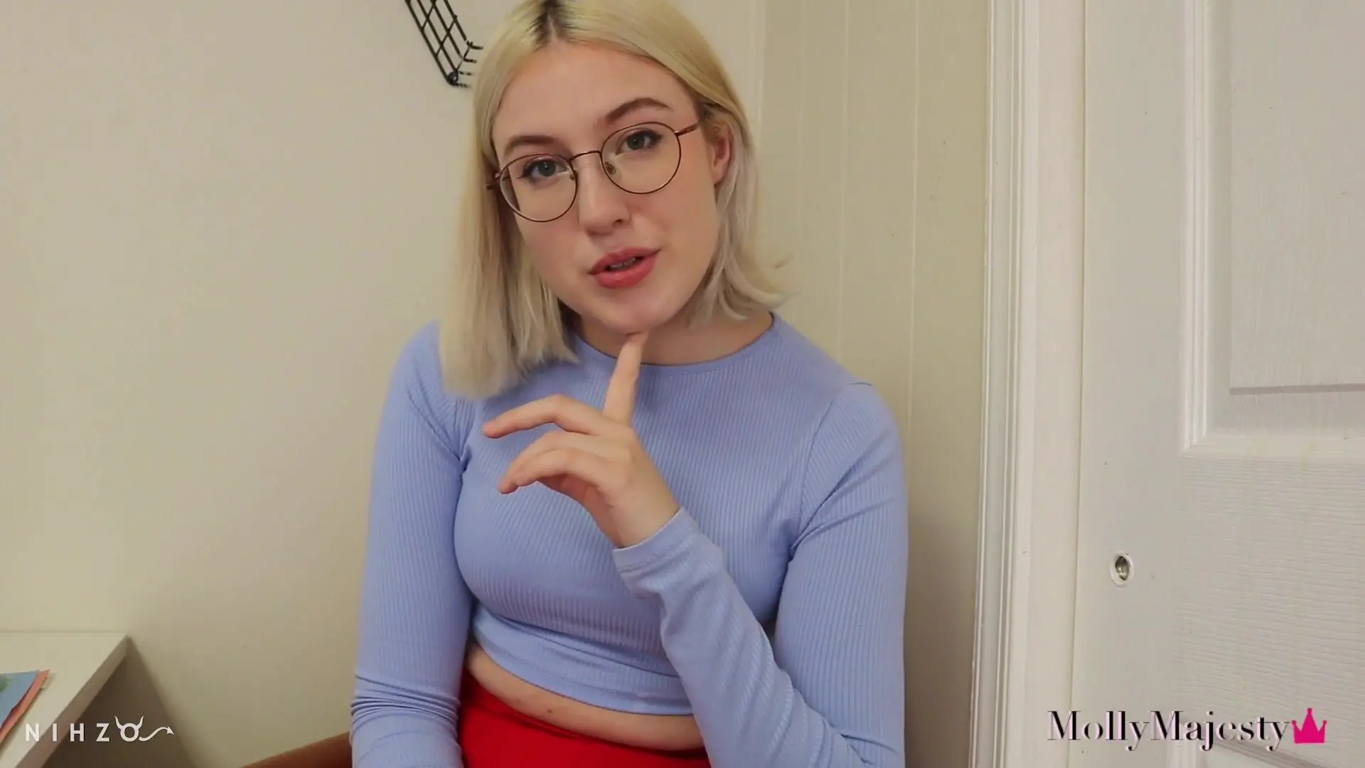 Mollymajesty - Seat Sniffer Get Confronted By Boss