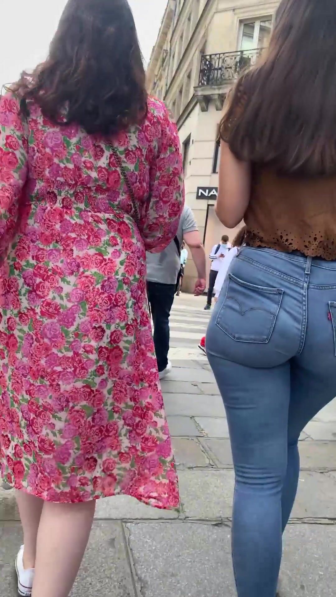 Tall PAWG in jeans