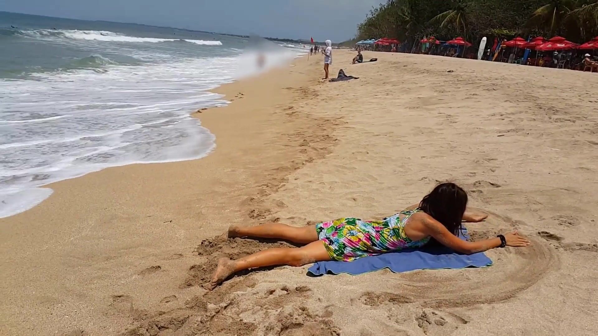 My_wife_sexydreams sandy ass n but plug adventure at public beach video