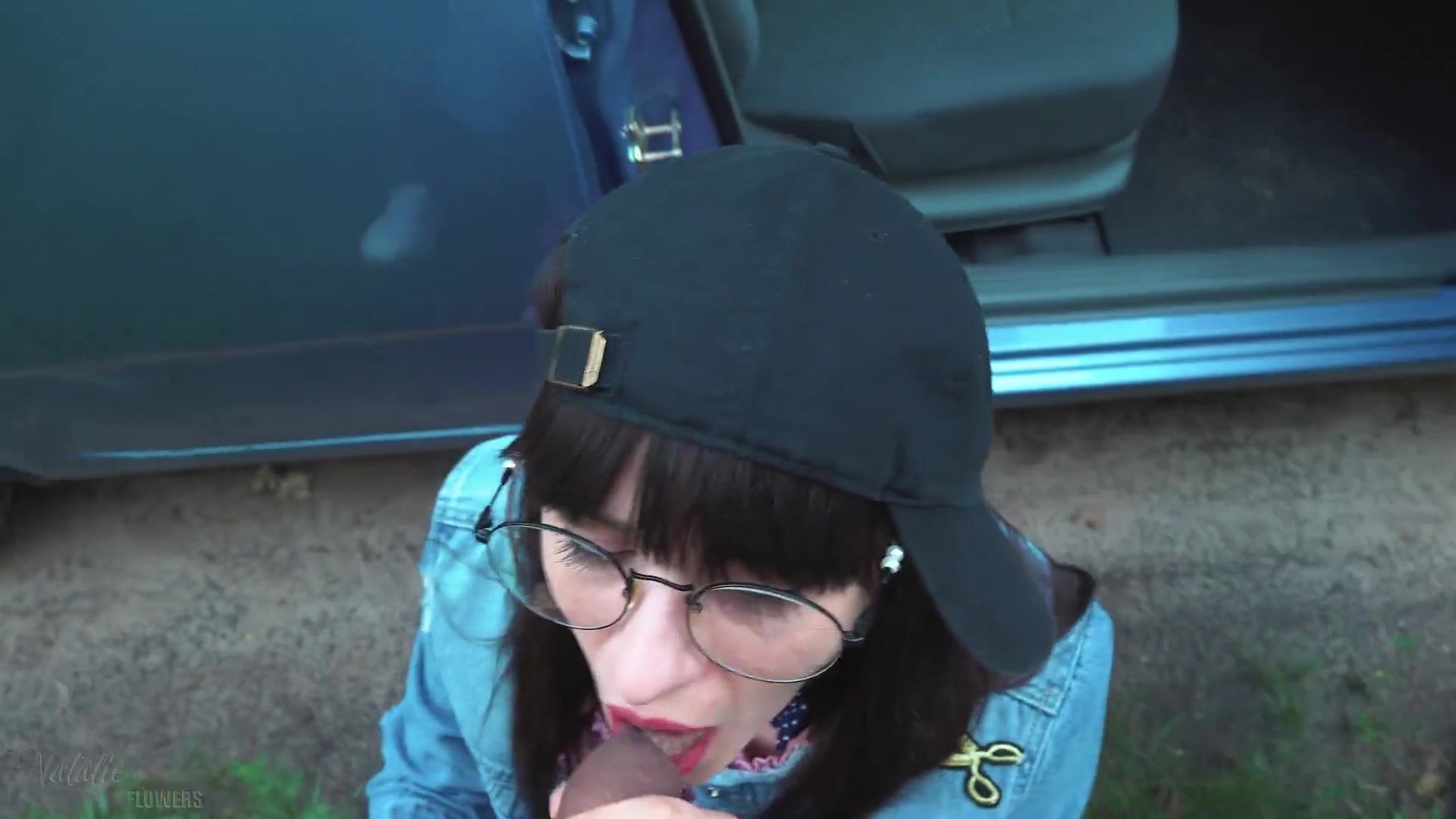 Natalieflowers public outdoor sex,at the road.i cum on her panty video