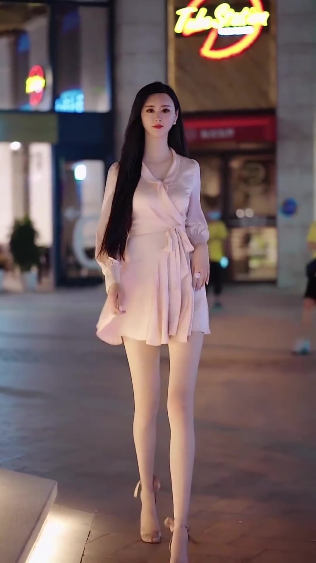 Tall asian woman Walking in the street, 6ft 7 tall