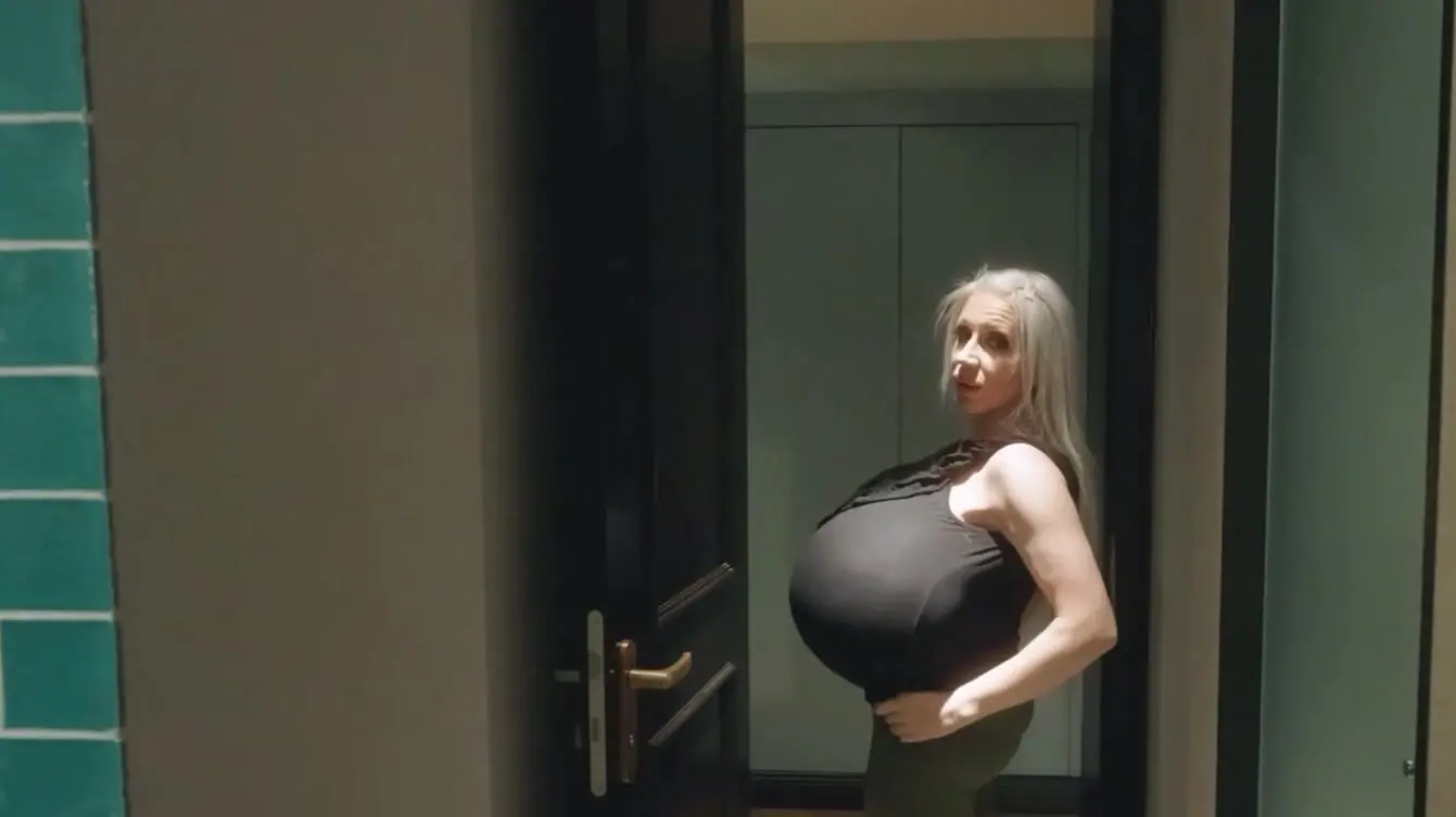 b3shin3 bouncing her fake tits